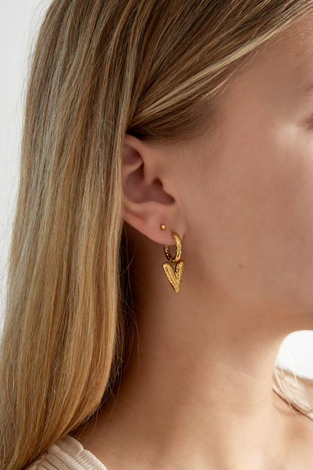 Boucles d'oreilles Love on top avec structure - doré 2