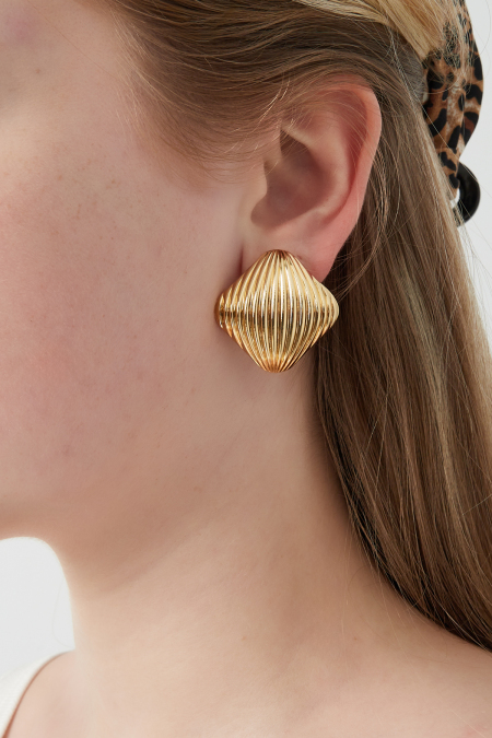 boucles d'oreilles en relief gravées 2