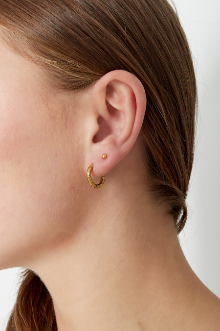 boucles d'oreilles avec détails gravés 2