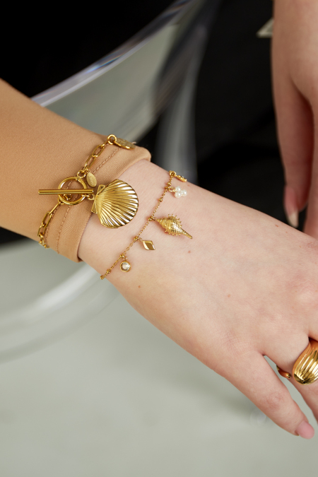 bracelet avec breloque coquillage 2