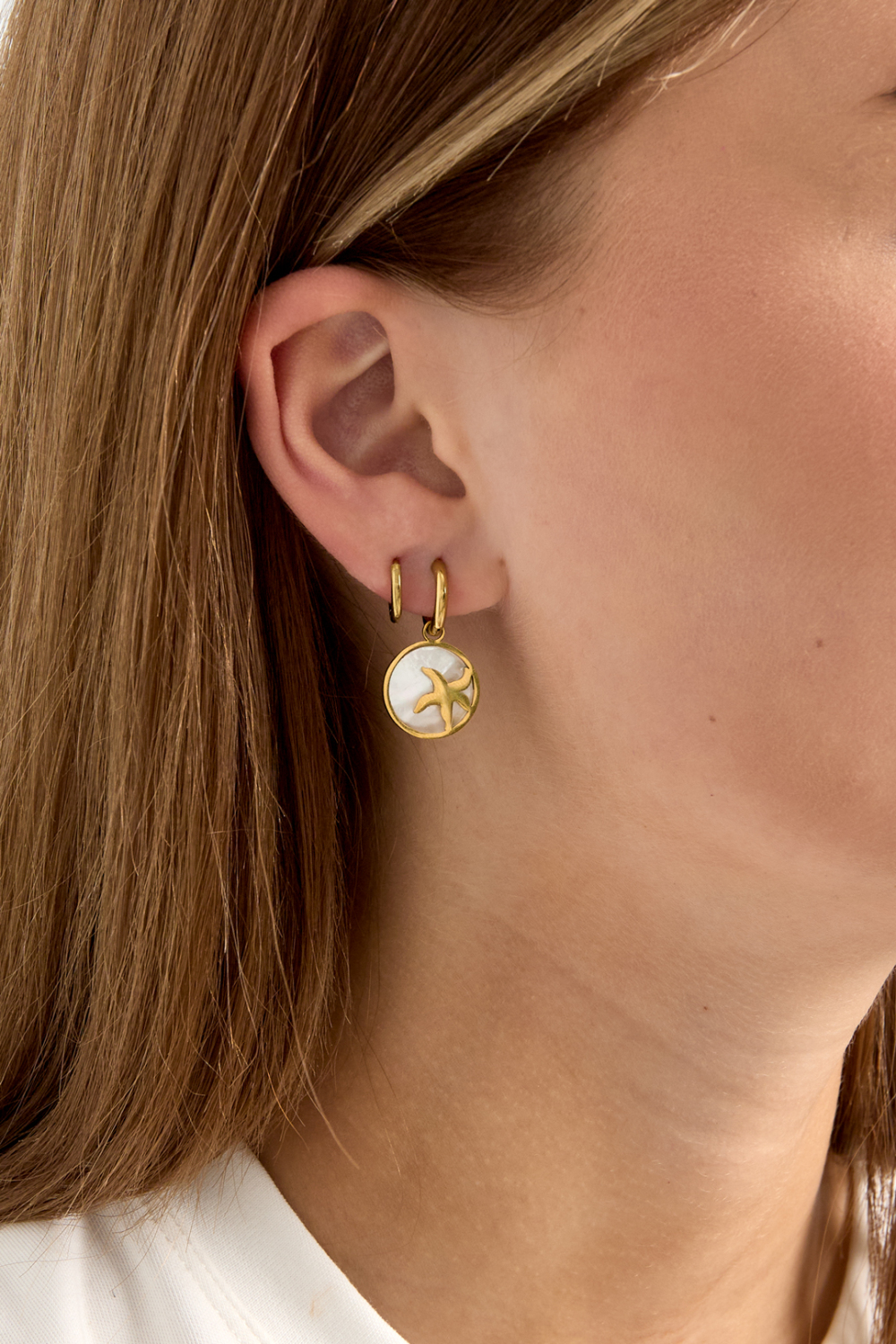 Boucles D'Oreilles Avec Une Étoile De Mer En Cercle Image2