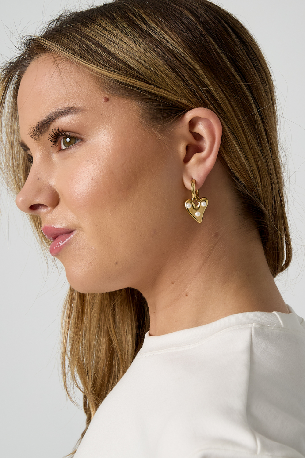 Boucles D'Oreilles Créoles Avec Cœur Suspendu Et Perles Image2