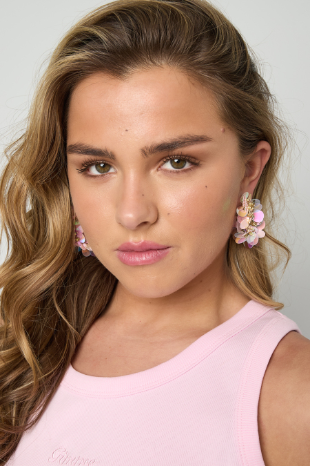 Boucles d'oreilles créoles en sequins et perles 2