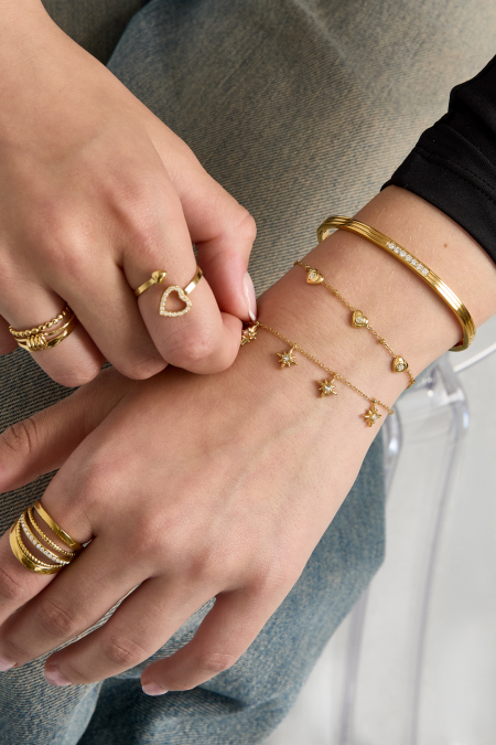 Bracelet orné de perles et de cœurs en pierre 2