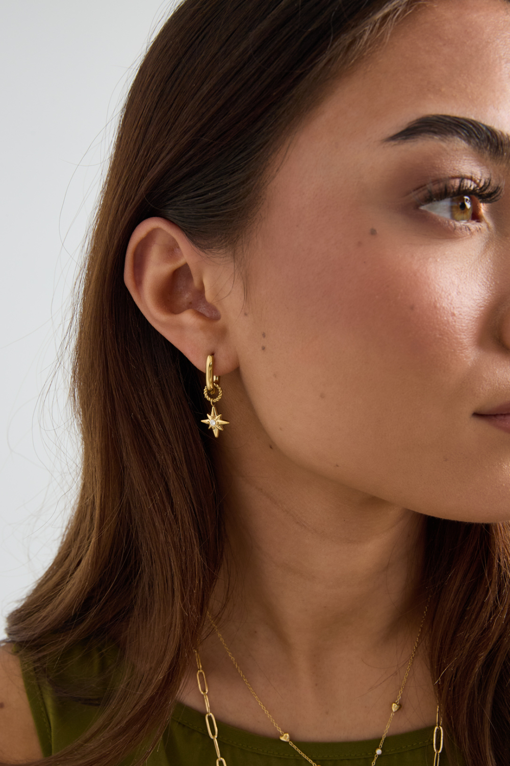 Boucles D'Oreilles Avec Une Étoile Filante Sur Une Petite Bague h5Image4