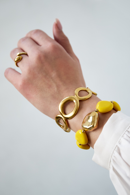 Bracelet de perles avec une perle imposante de forme organique 2