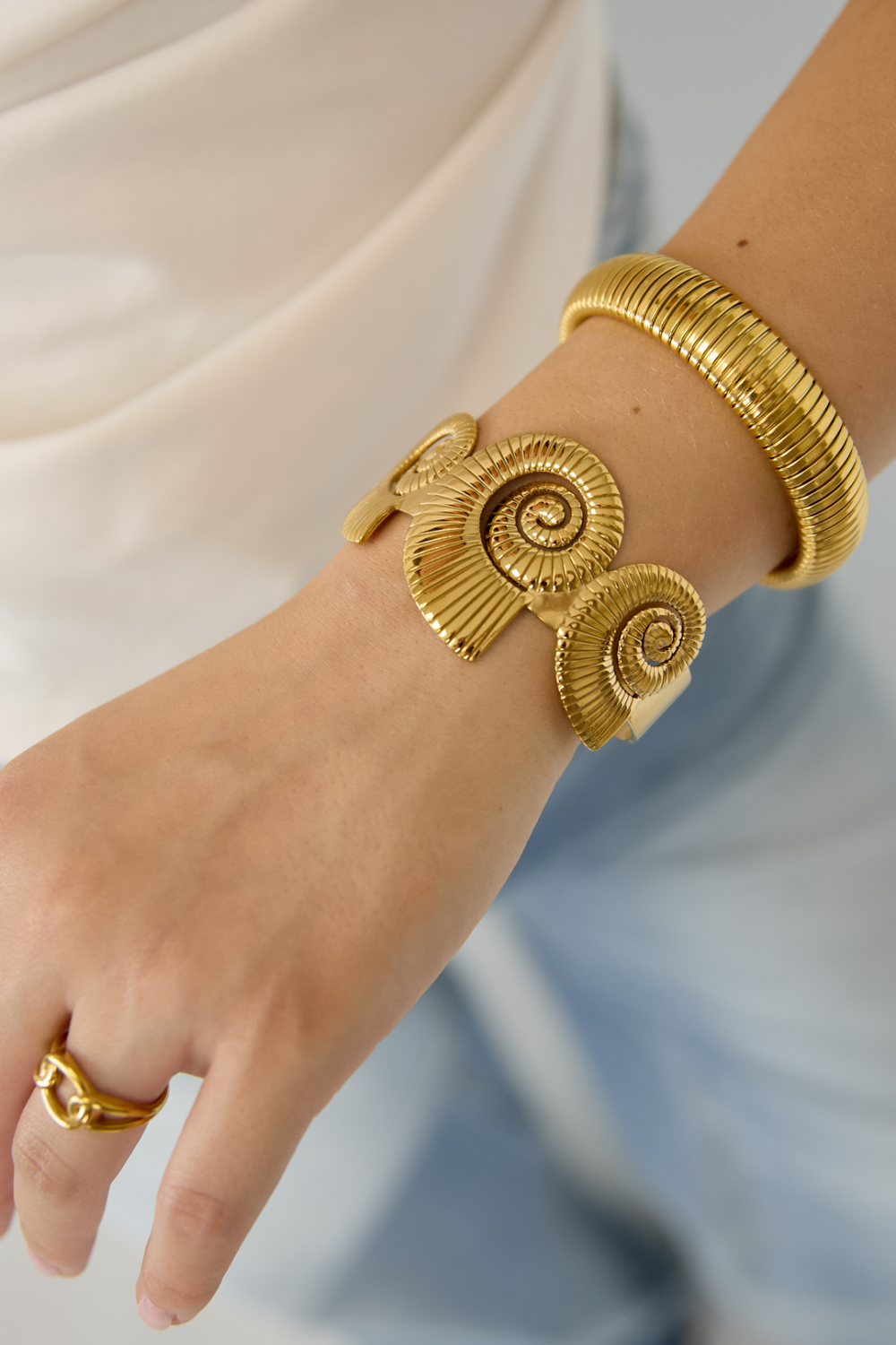 Bracelet Manchette Orné De Coquillages En Spirale h5Image2