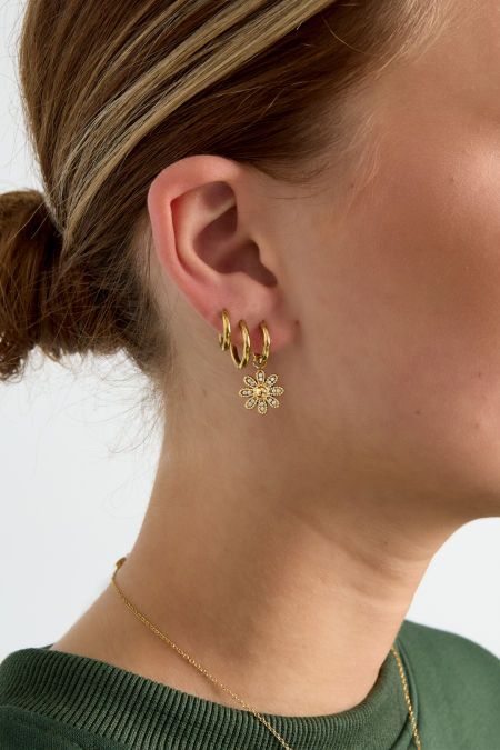 Boucles d'oreilles avec fleur pendante décorée 2