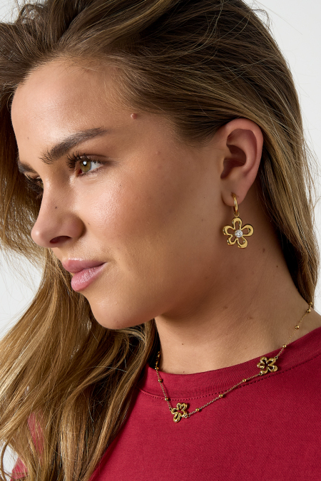 Boucles d'oreilles ornées de fleurs en forme de corail et de pierres. 2