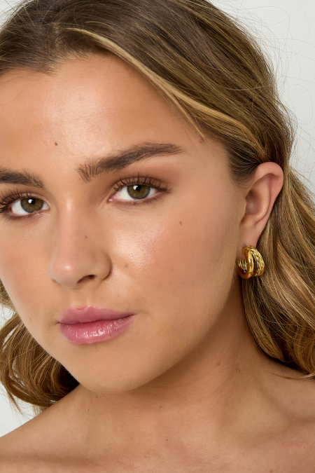 Petites boucles d'oreilles créoles doublement tressées 2