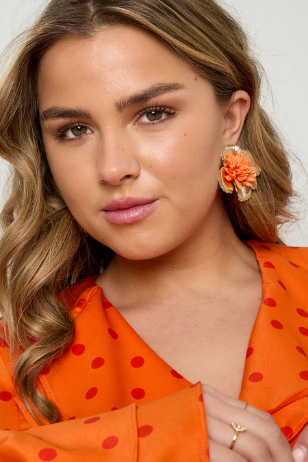 Boucles d'oreilles avec fleur en raphia 3D 2