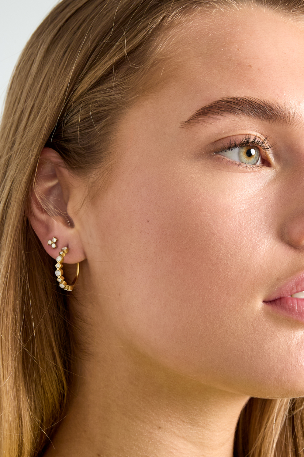 Boucles D'Oreilles Fines Ornées De 3 Pierres h5Image2