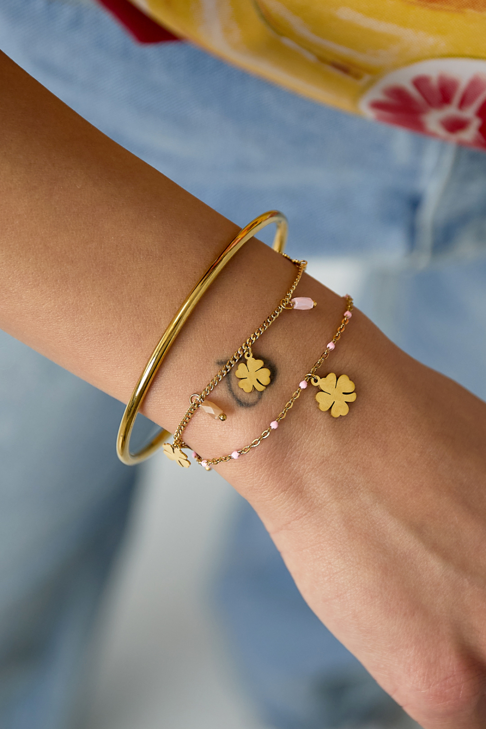 Bracelet Avec Breloques Trèfle Et Perles Image2