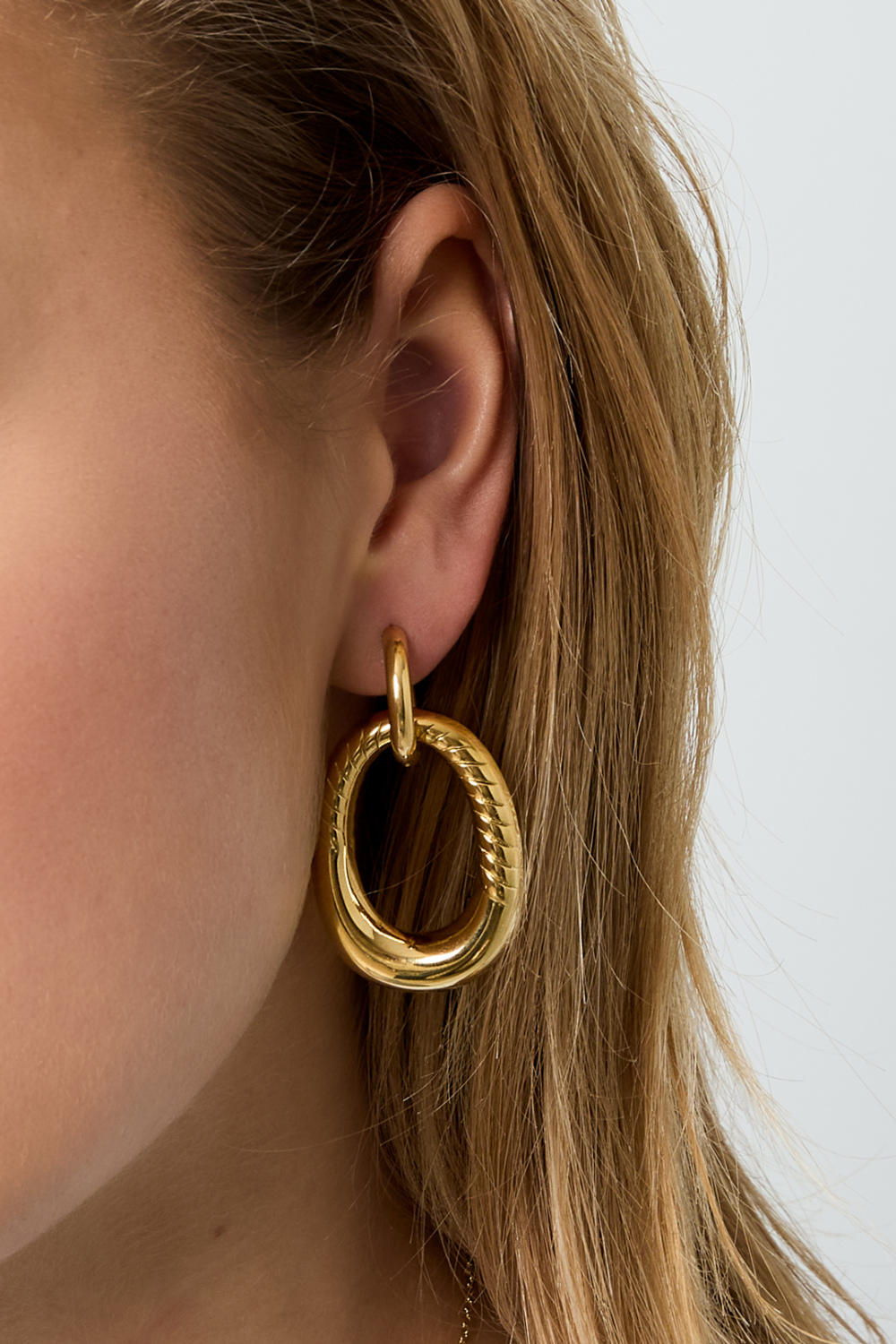 Boucles D'Oreilles Imposantes Avec Pendentif Ovale Détaillé Image3