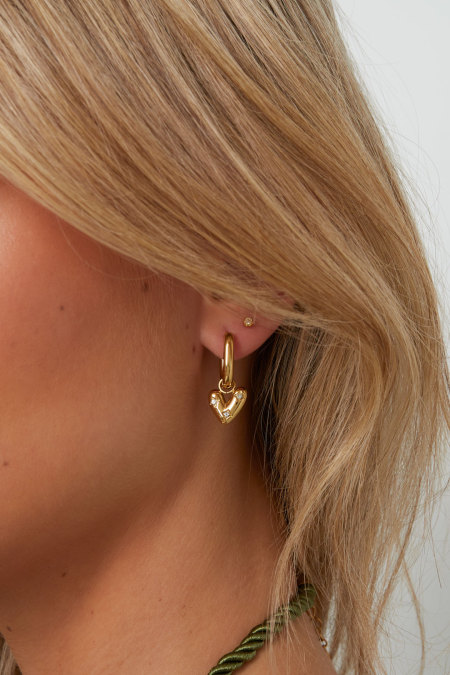 Boucles d'oreilles créoles rectangulaires avec un cœur pendant orné de pierres 2