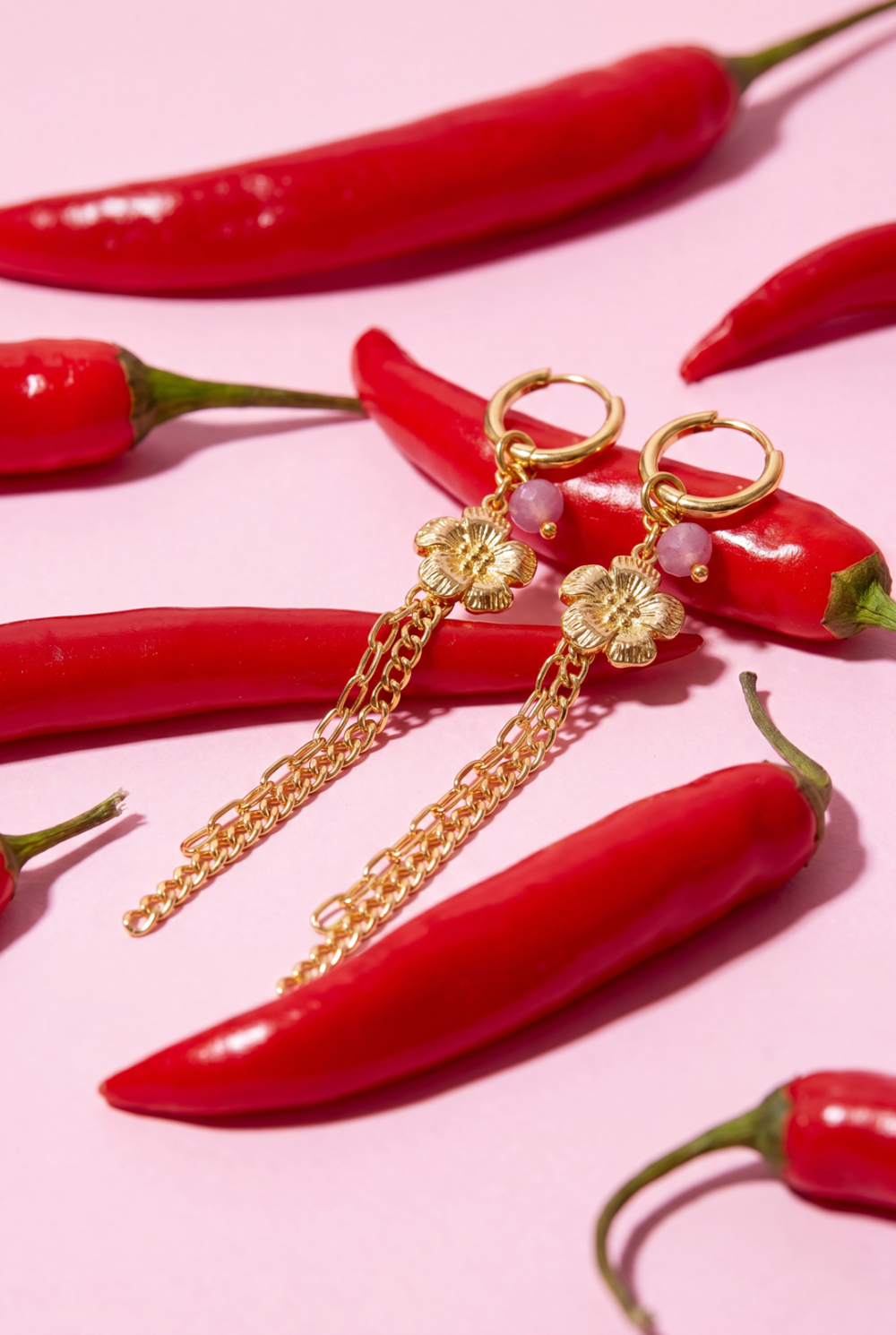 Petites Boucles D'Oreilles Créoles Avec Longues Chaînettes, Breloque Fleur Et Perle Image2