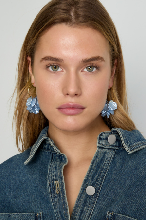 Boucles D'Oreilles Créoles Ornées De Feuilles De Nacre h5 Image2