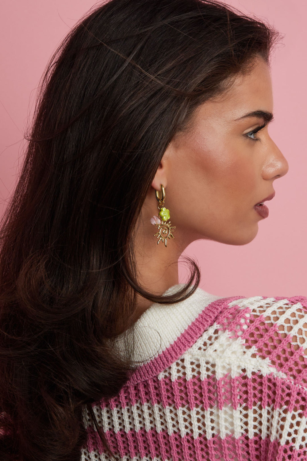 Boucles D'Oreilles Créoles Ovales Avec Breloques Soleil Et Perles Image2