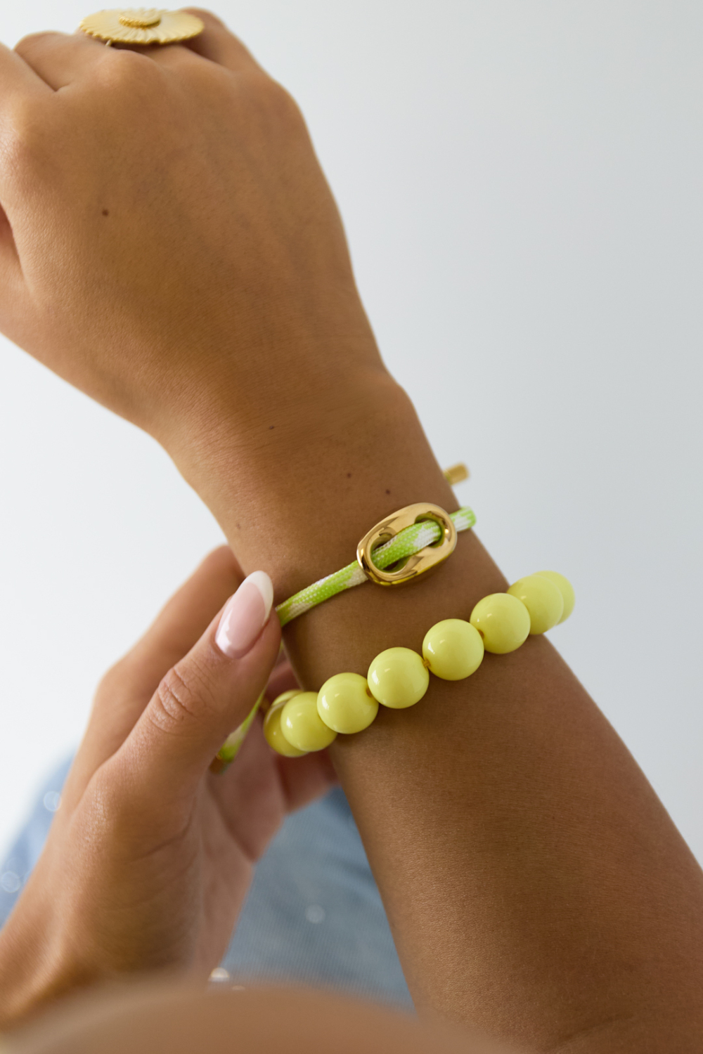 Bracelet À Grosses Perles Et Fermoir Sur Le Devant Image2