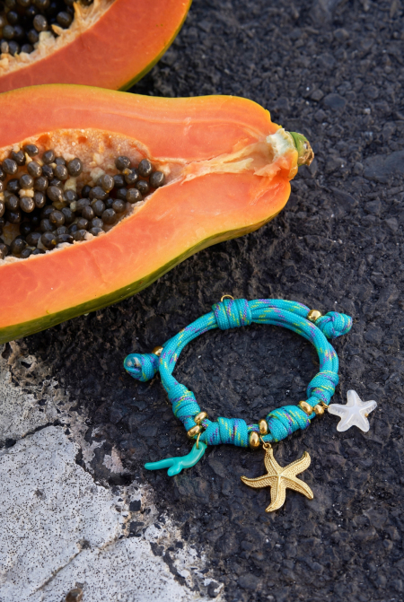 Bracelet en corde avec nœuds et breloques en forme d'étoile de mer 2