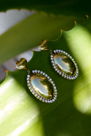 Boucles D'Oreilles Imposantes Avec Un Pendentif Ovale Entouré De Pierres h5 Image2