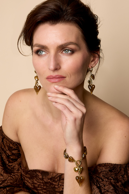 Bracelet de perles avec breloques en forme de cœur pendantes 2