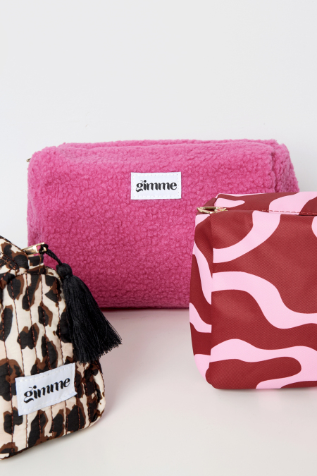Donne-moi une trousse de maquillage en peluche 2