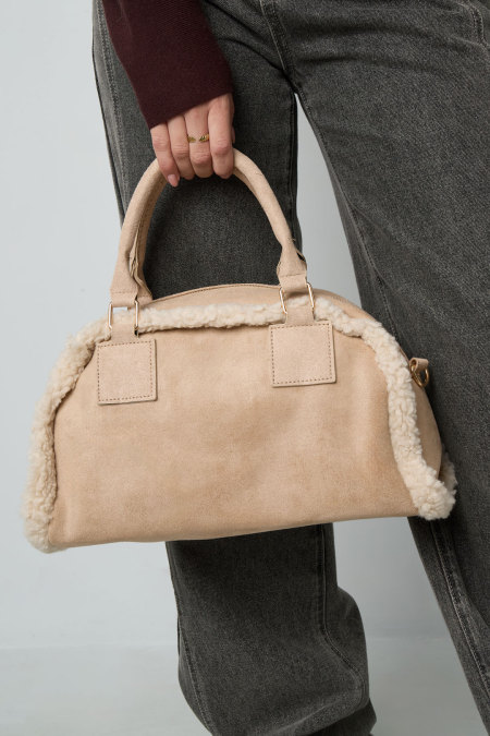 Sac à bandoulière avec détails en peluche 2