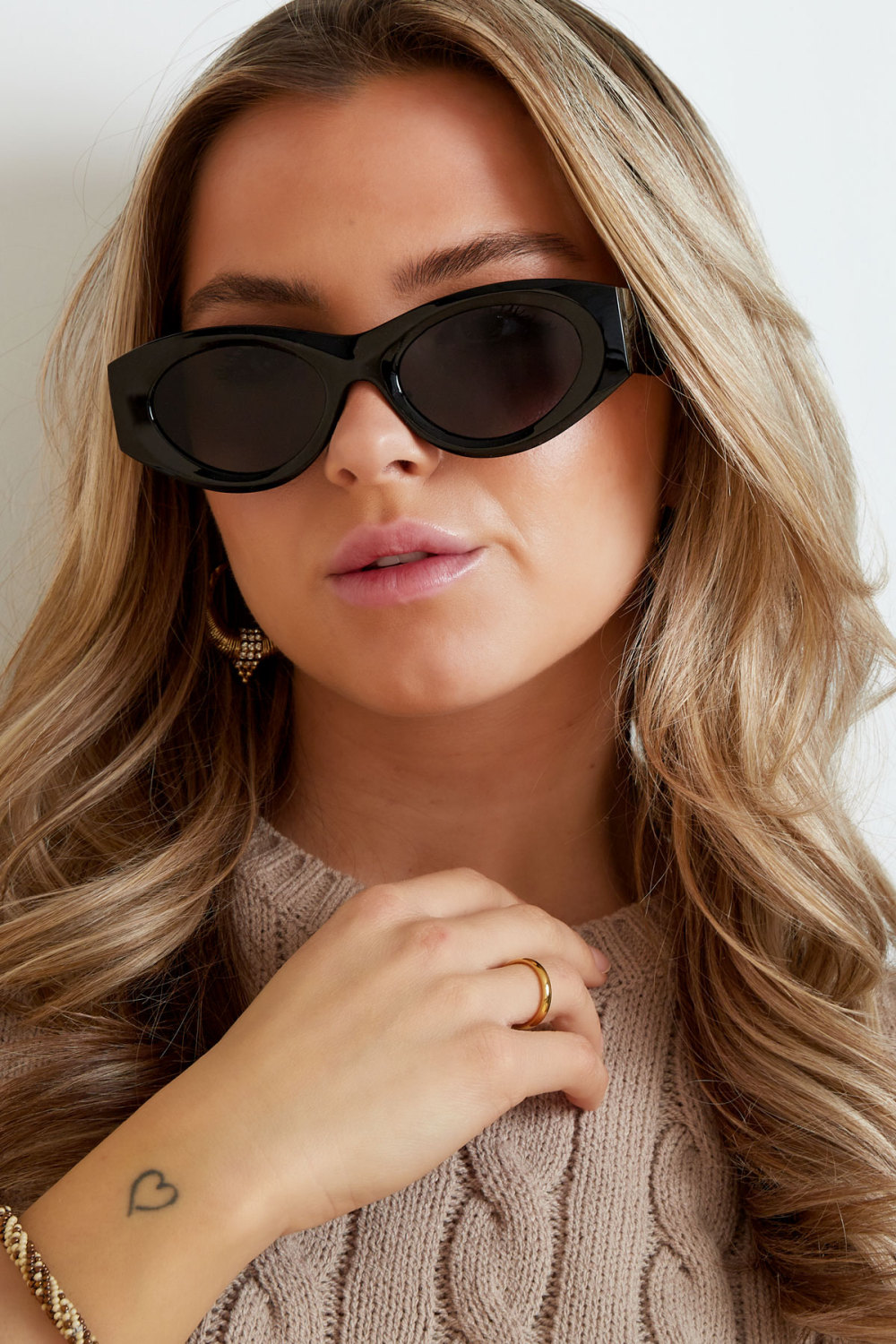 Lunettes De Soleil Au Look Rétro h5Image2