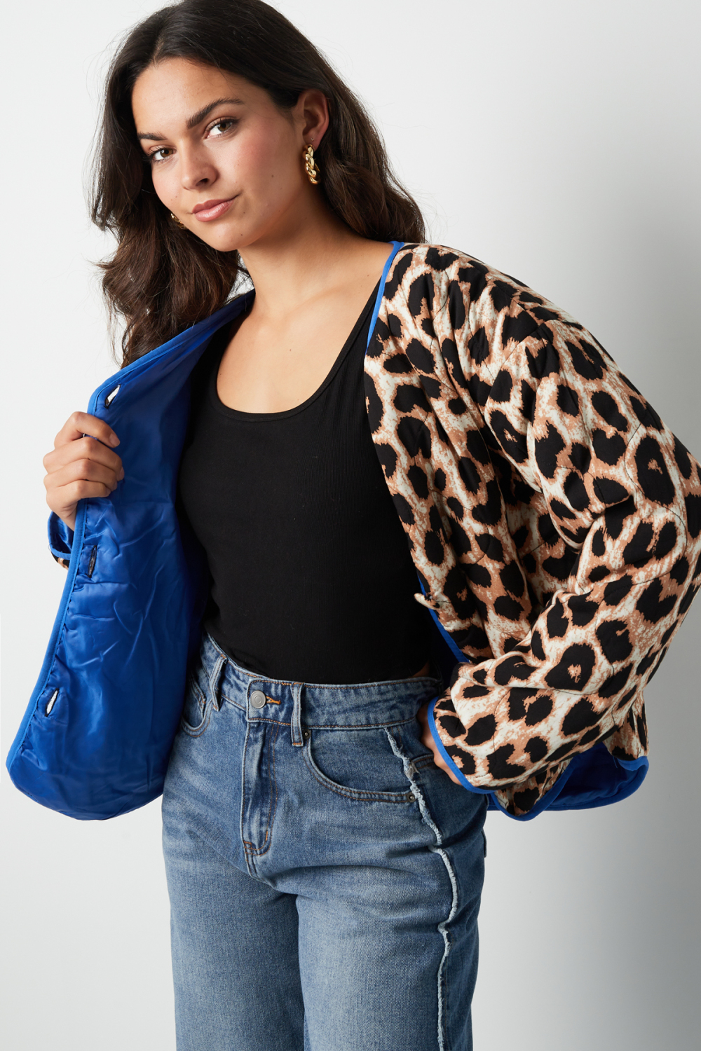 Veste En Fausse Fourrure À Imprimé Léopard Avec Bordure Néon Rose Image7