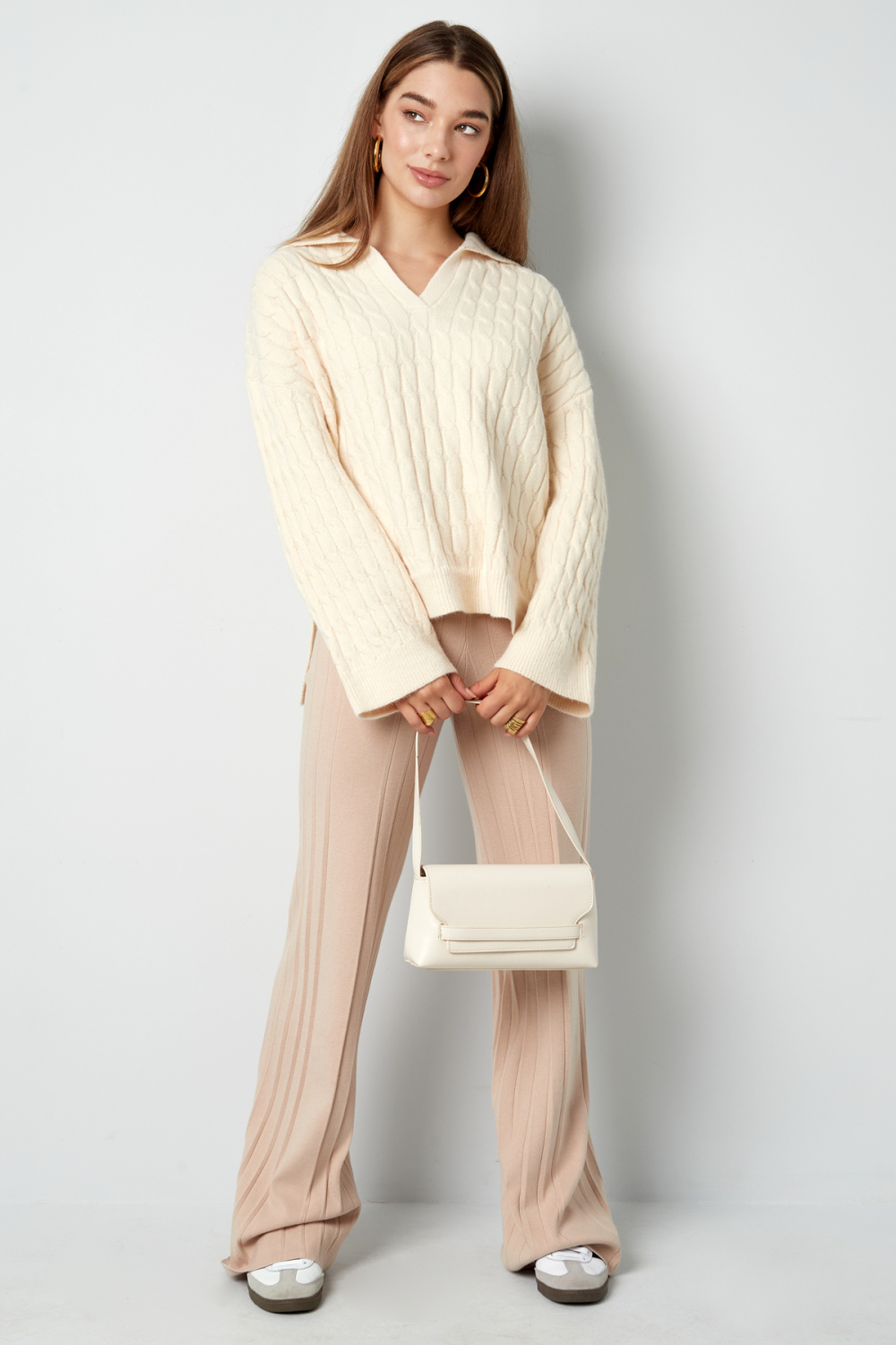 Pull Femme Oversize En Mélange De Laine À Col Montant Avec Motif Câble h5Image8