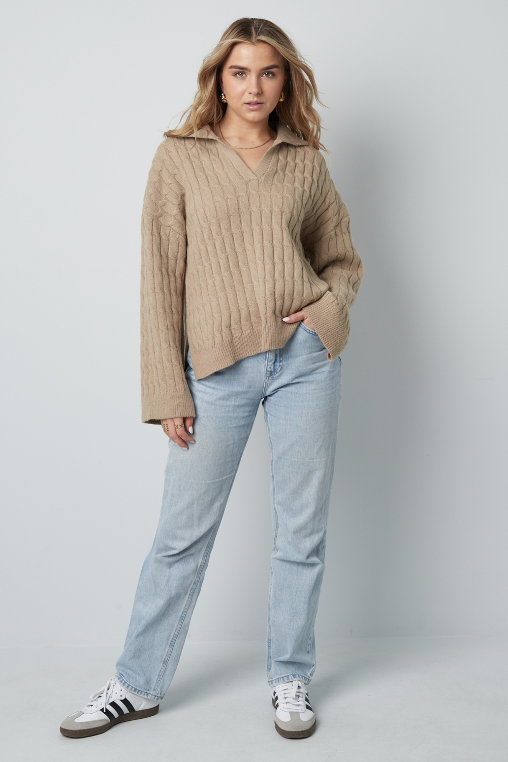 Pull Femme Oversize En Mélange De Laine À Col Montant Avec Motif Câble h5Image7