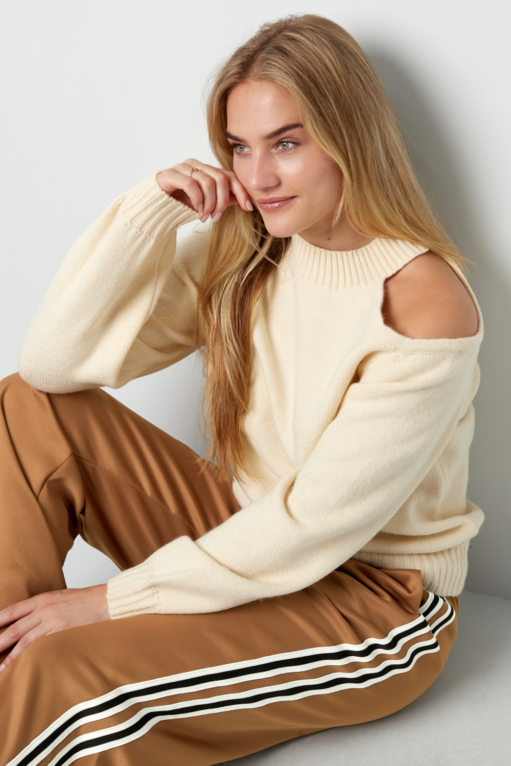 Pull Col Montant Pour Femme Avec Découpe Asymétrique À L'épaule h5Image10