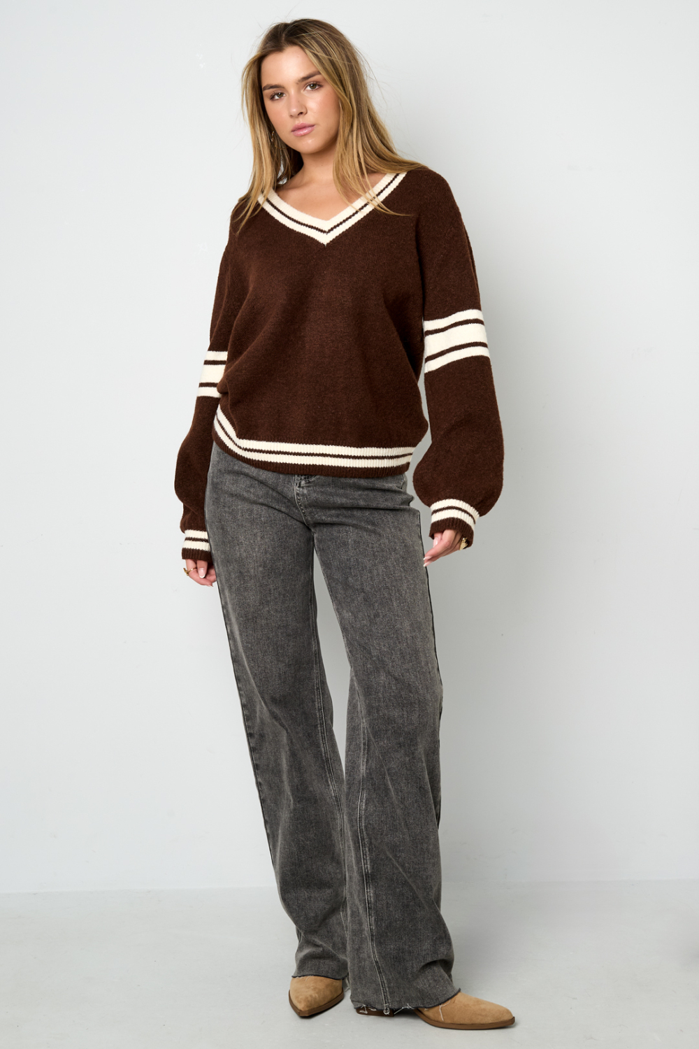 Pull Femme Col V En Maille Fibre De Polyester Sportif Rayures Contrastantes Image4