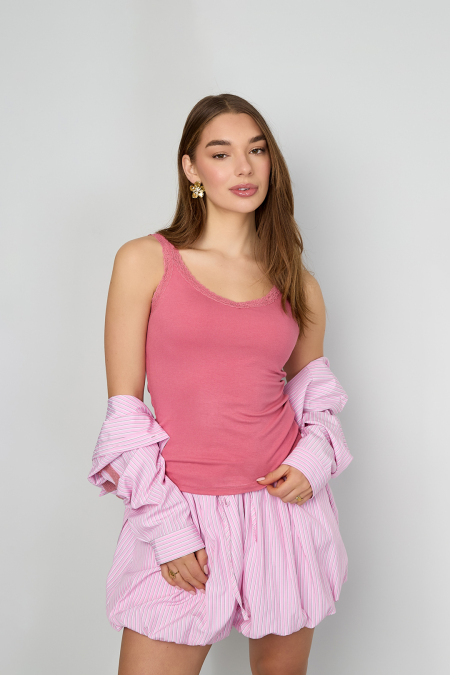 Haut basique en dentelle
