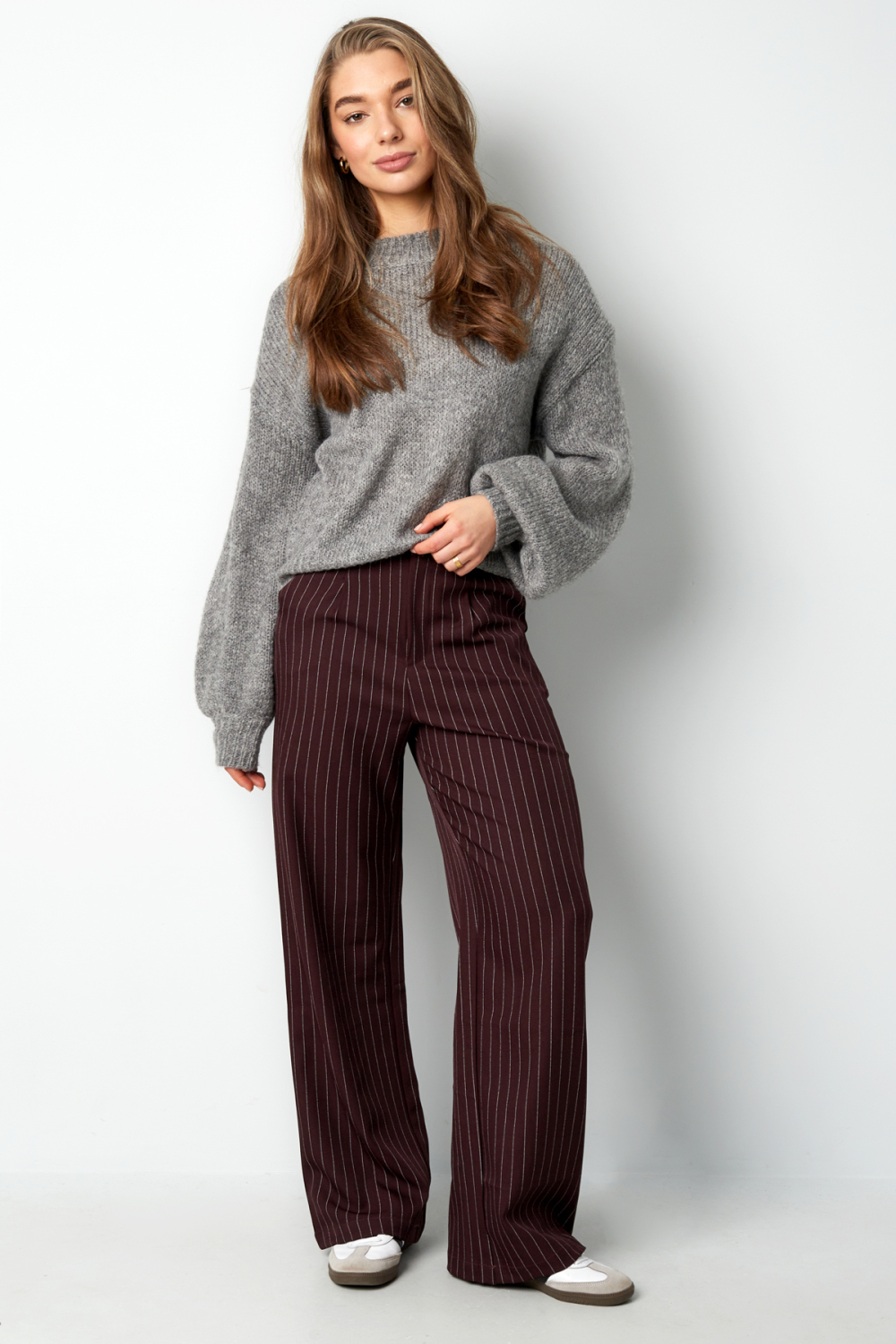 Pantalon Large À Pinces Avec Rayures Fines Pour Femme Image4