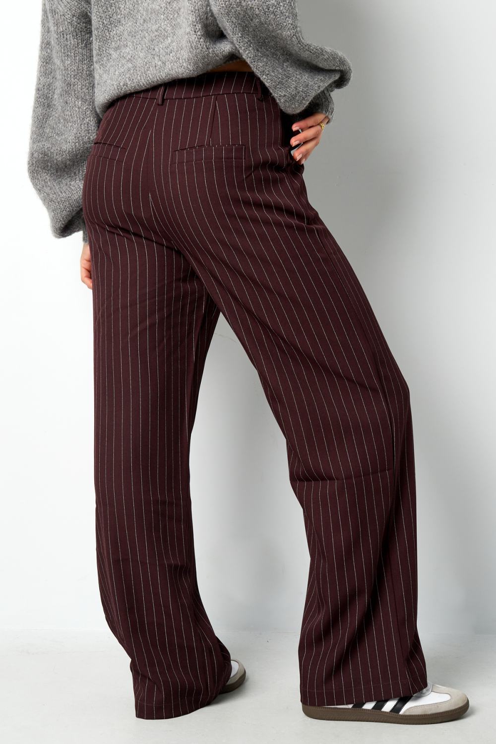 Pantalon Large À Pinces Avec Rayures Fines Pour Femme Image10