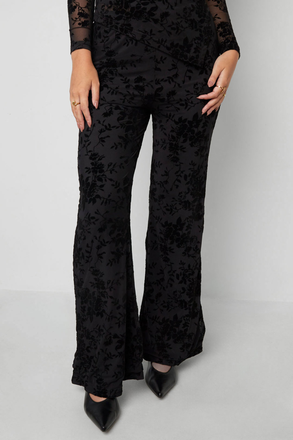 Pantalon En Résille À Imprimé Floral En Daim – Conçu Pour Être Assorti Image4
