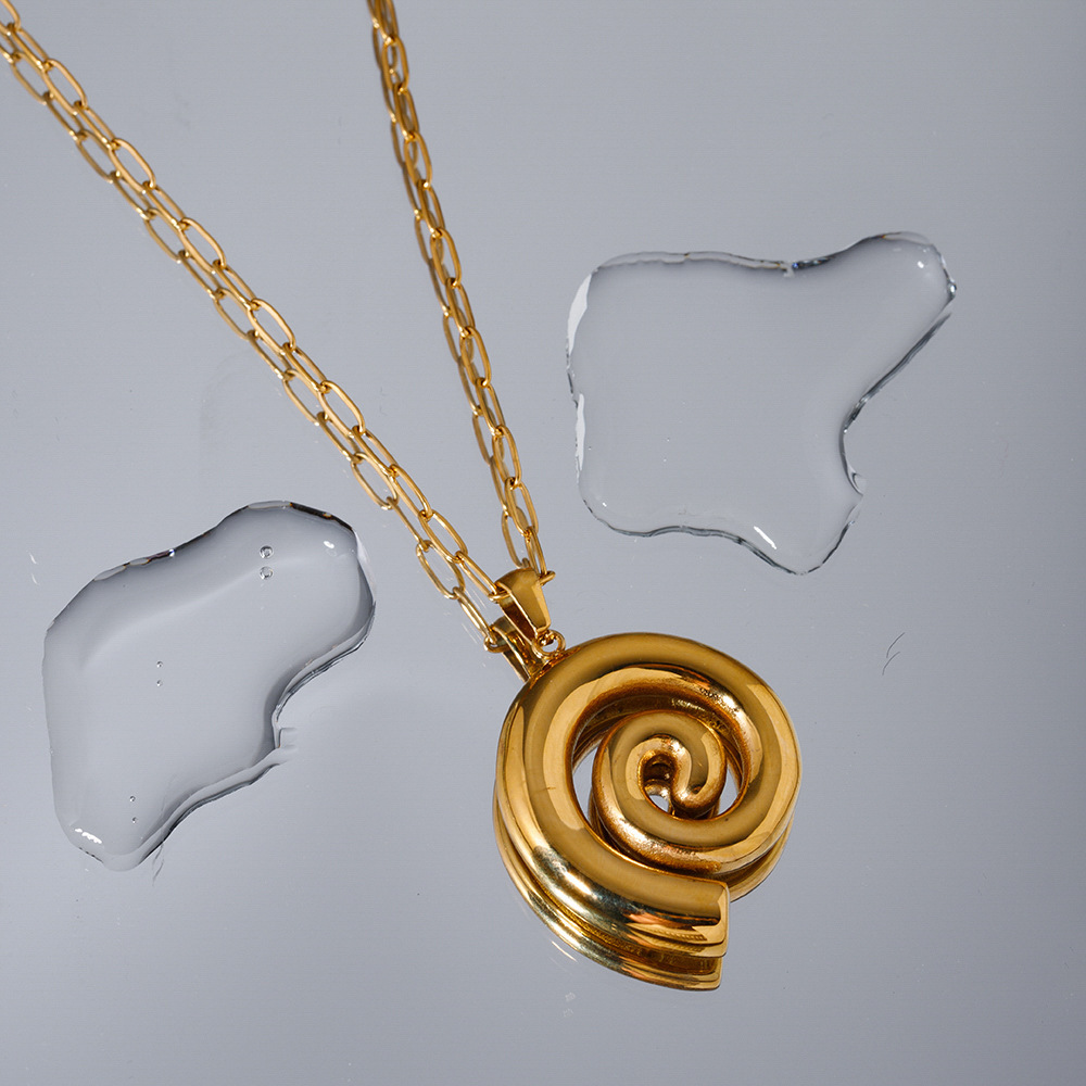 Collier Pendentif En Forme De Cercle Fileté En Acier Inoxydable Or  Européen Et Américain Ins Collier De Style  Internet En Spirale Style Cleanfit Image3