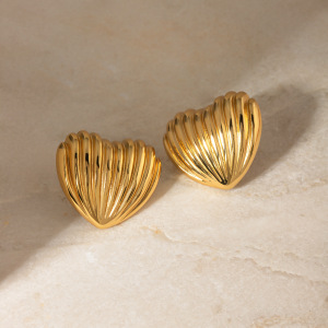 1 Paire De Boucles D'Oreilles À Clous En Acier Inoxydable Étanches En Forme De Cœur. h5 Image7