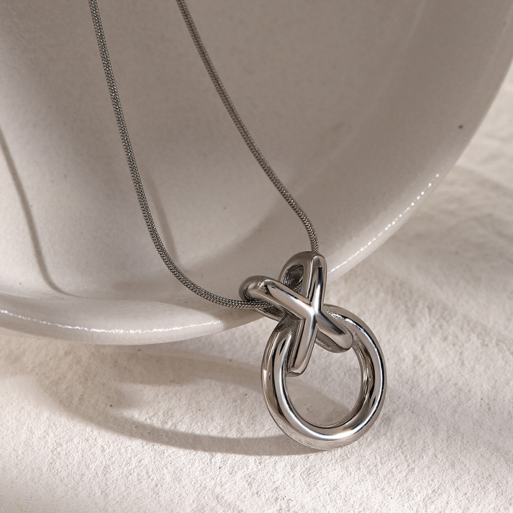 Collier Pendentif Intégré En Acier Inoxydable Or /Xo Au Design Unique Collier En Acier Titane De Style Froid Européen Et Américain Image6