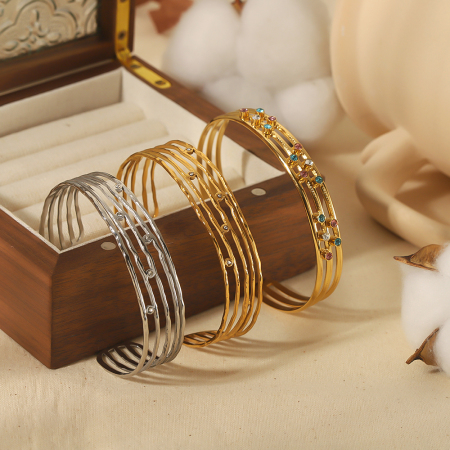 1 paire de bracelets ouverts multi-lignes creux en acier inoxydable plaqué or , classiques et tendance, avec zircons