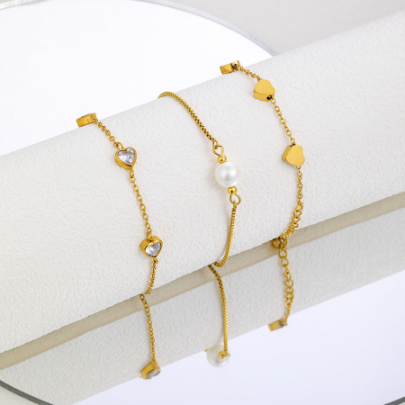 un simple bracelet en acier inoxydable plaqué or  avec un cœur en forme de pêche et un zircon pour un usage quotidien pour les femmes