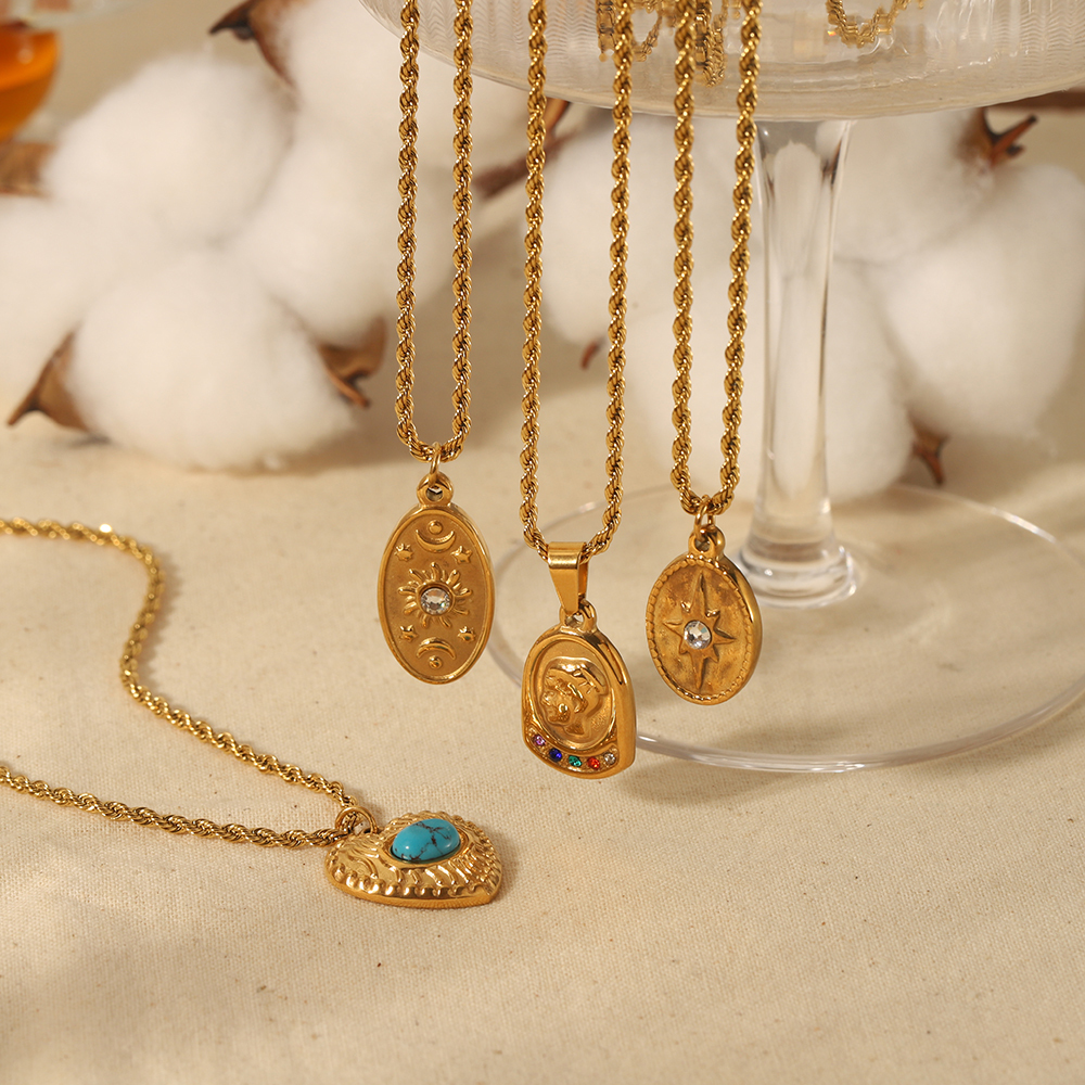 1 Pièce De Collier Pendentif Étoile Et Lune En Acier Inoxydable Plaqué Or  À La Mode Pour Femme À Porter Au Quotidien Image3