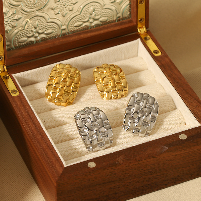 1 Paire De Boucles D'Oreilles Classiques Personnalisées En Acier Inoxydable Plaqué Or À Texture Tissée Géométrique Pour Bijoux Pour Femmes À Porter Au Quotidien Image3
