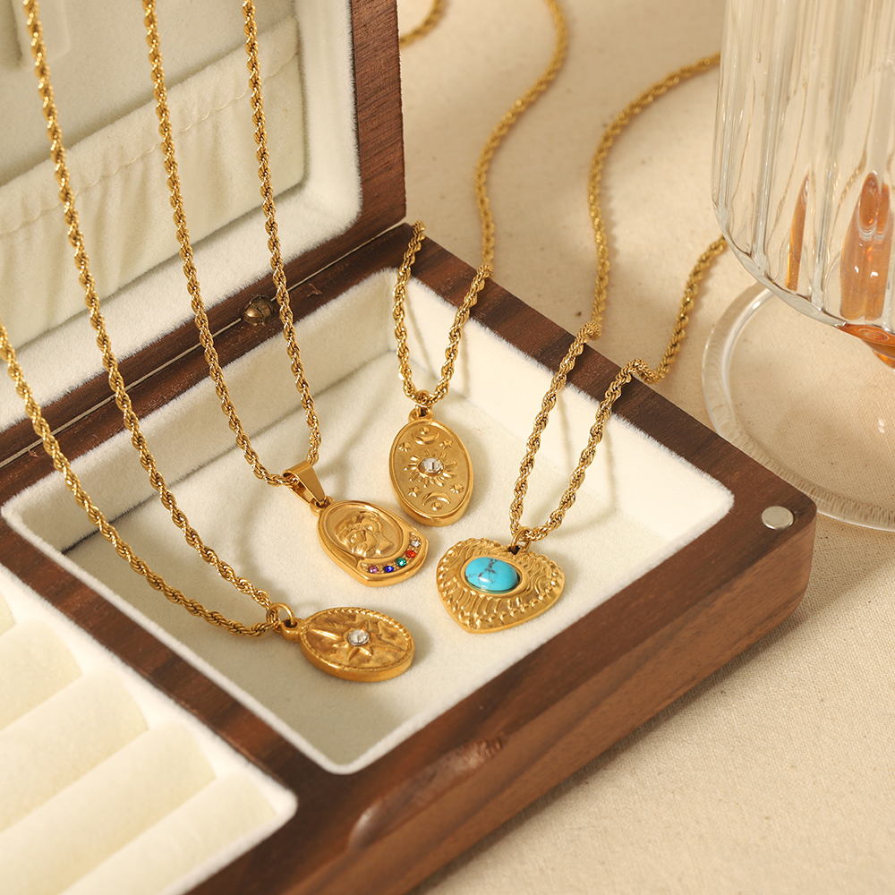 1 Pièce De Collier Pendentif Étoile Et Lune En Acier Inoxydable Plaqué Or  À La Mode Pour Femme À Porter Au Quotidien Image4
