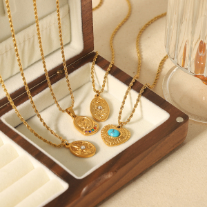 1 Pièce De Collier Pendentif Étoile Et Lune En Acier Inoxydable Plaqué Or  À La Mode Pour Femme À Porter Au Quotidien h5 Image4