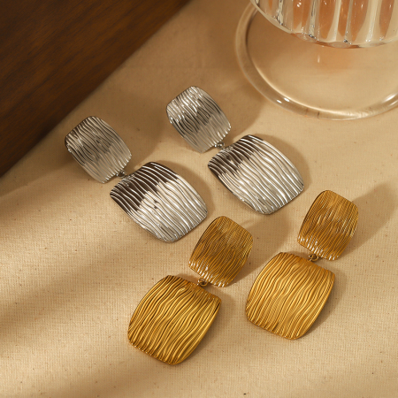 1 paire de boucles d'oreilles pendantes carrées géométriques à texture rayée en acier inoxydable plaqué or  à personnalité exagérée, adaptées au port quotidien des femmes