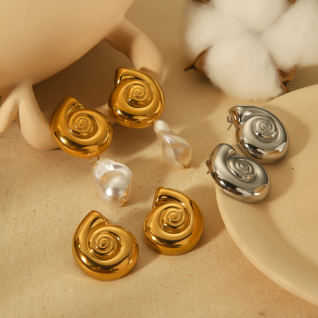 1 paire de boucles d'oreilles élégantes et à la mode en acier inoxydable plaqué or avec perles pour femmes à porter au quotidien