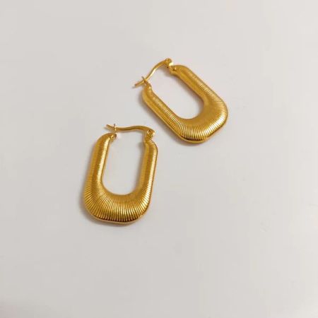 1 paire de boucles d'oreilles classiques à rayures métalliques en acier inoxydable plaqué or , bijoux pour femmes, à porter au quotidien 2